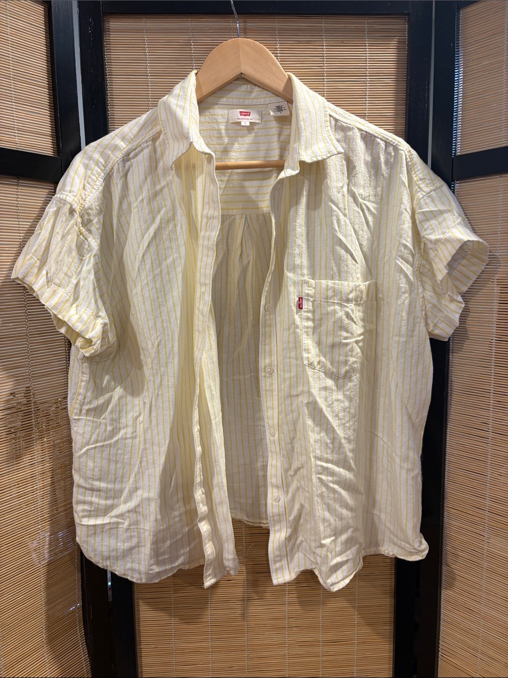 Levi's Men's Short Sleeve Button-Down Shirt in Light Yellow Stripe